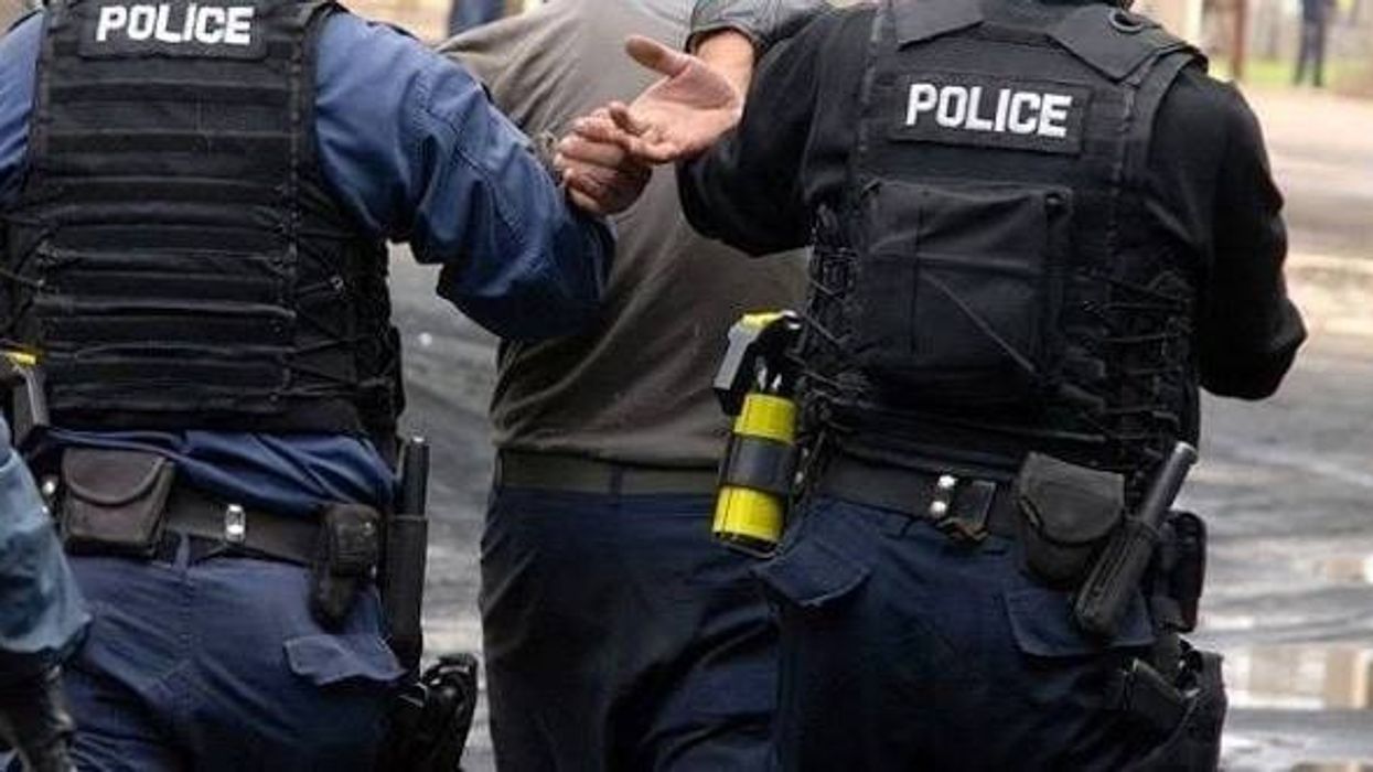 I dehuri sulmon zyrtarin policor në Prishtinë, arrestohet pas incidentit I dehuri sulmon zyrtarin policor në Prishtinë, arrestohet pas incidentit