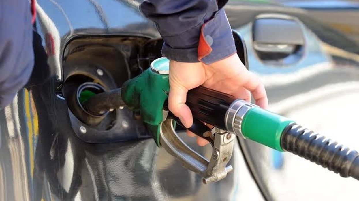Rritet çmimi i naftës, benzina pëson ulje të lehtë Rritet çmimi i naftës, benzina pëson ulje të lehtë