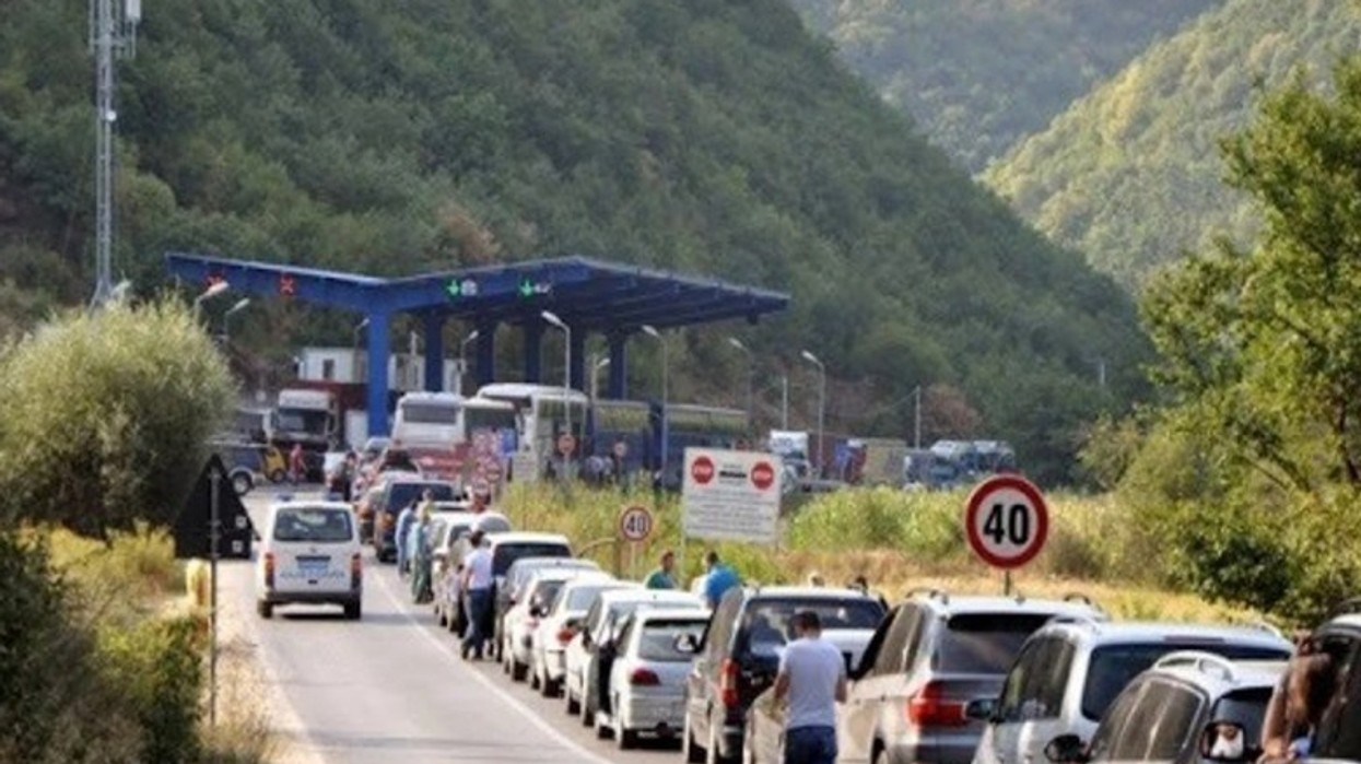 Pritje deri në 80 minuta në kufi, kolona më e gjatë te Dheu i Bardhë