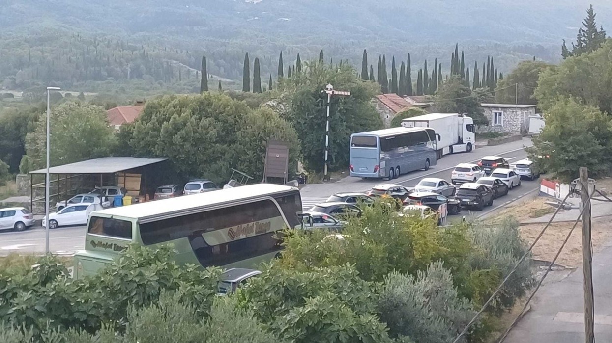 Mbi 10 orë pritje për të hyrë në Kroa - mijëra mërgimtarë përballen me një dramë të vërtetë