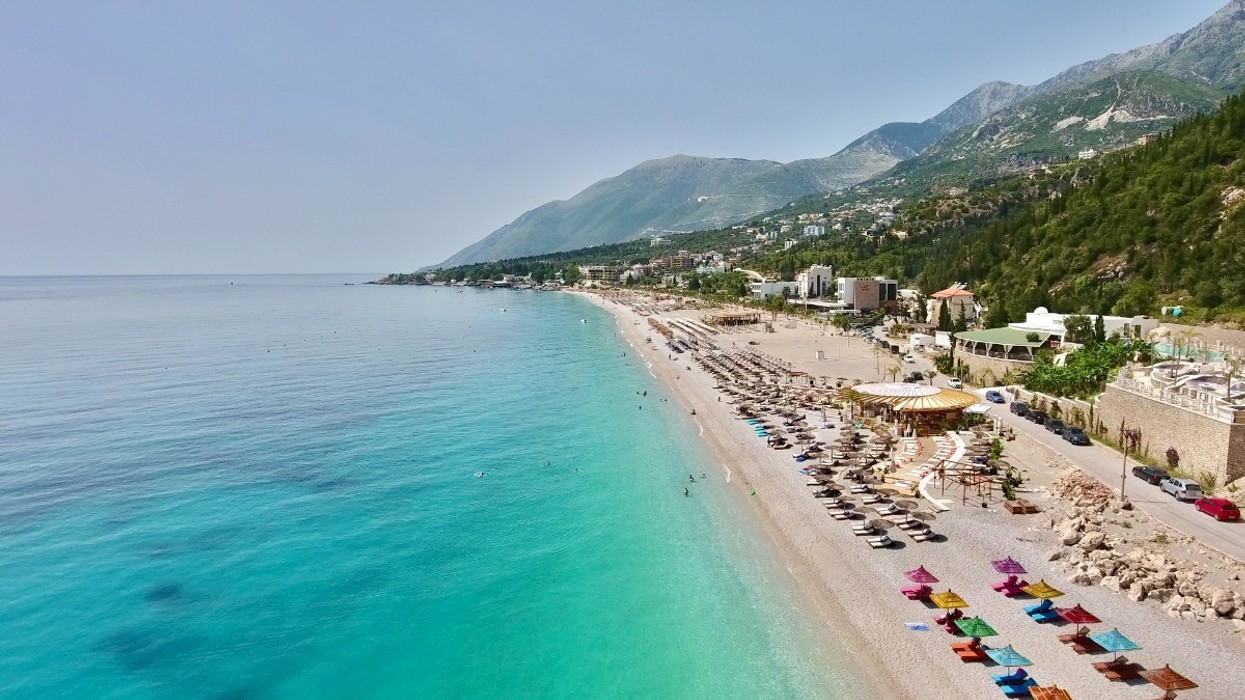 Vlora më "e kripur" këtë vit. Sezoni turistik dyfishon çmimet, banorët kërkojnë ndërhyrje