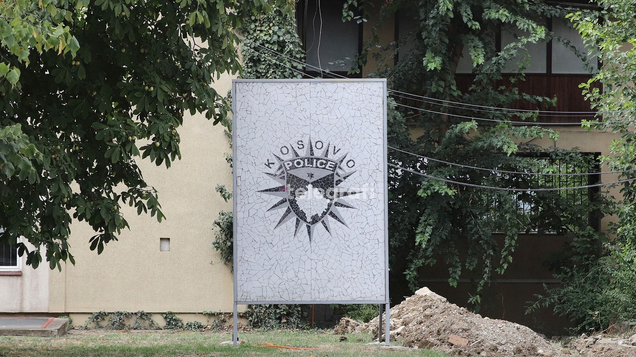 Gjendet një çantë me armë zjarri dhe municion në Prishtinë