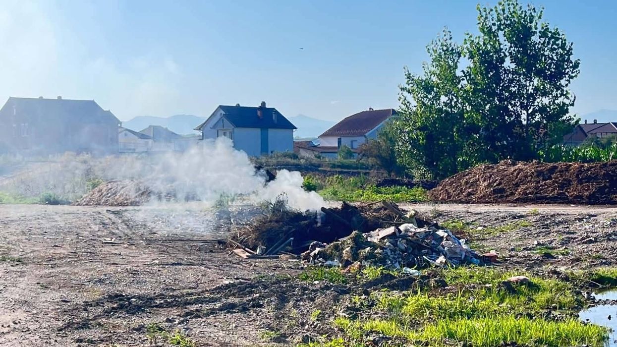 “Mos e ndotni Malësinë e Vogël” – banorët bëjnë apel për ndalimin e hedhjes dhe djegies së mbeturinave “Mos e ndotni Malësinë e Vogël” – banorët bëjnë apel për ndalimin e hedhjes dhe djegies së mbeturinave