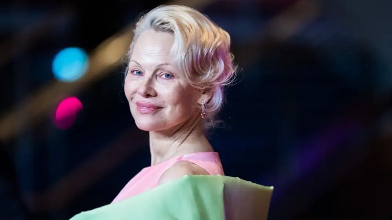 Pamela Anderson shkëlqen si dikur: Në moshën 59-vjeçare rikthen shkëlqimin që e bëri ikonë Pamela Anderson shkëlqen si dikur: Në moshën 59-vjeçare rikthen shkëlqimin që e bëri ikonë