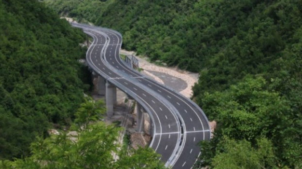 Të martën në autostrada s’lejohen automjetet me mbi 20 tonë Të martën në autostrada s’lejohen automjetet me mbi 20 tonë