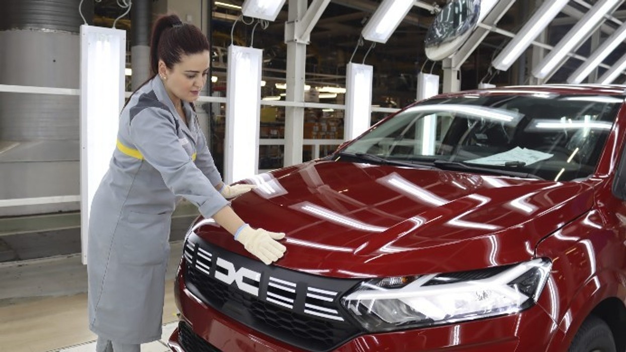 Pa energji elektrike në dy fabrikat më të mëdha të automobilave në Rumani, ndalet prodhimi