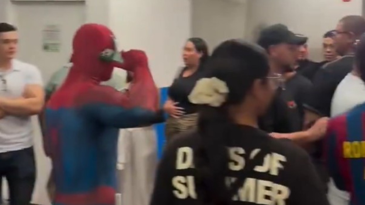 Evakuim në një kinema pas një “sulmi me gazra” gjatë shfaqjes së filmit “Spider-Man” në Kolumbi