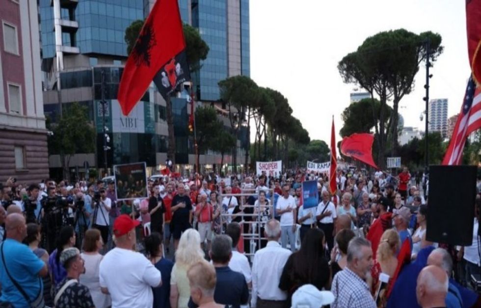 protesta-hyn-ne-diten-e-65-te-marshim-drejt-kryeministrise-nje-protestues-humbi-ndjenjat