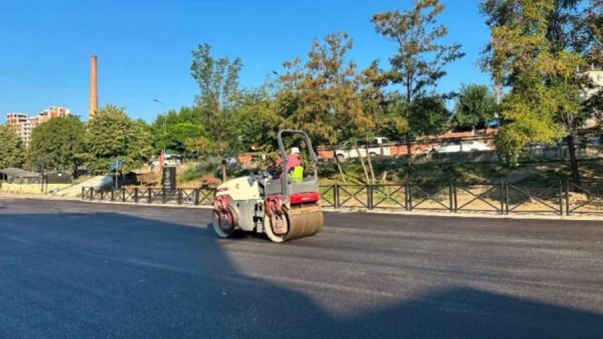 Nis asfaltimi i rrugës “Ilir Konushevci” pas përplasjeve për ngushtimin e saj