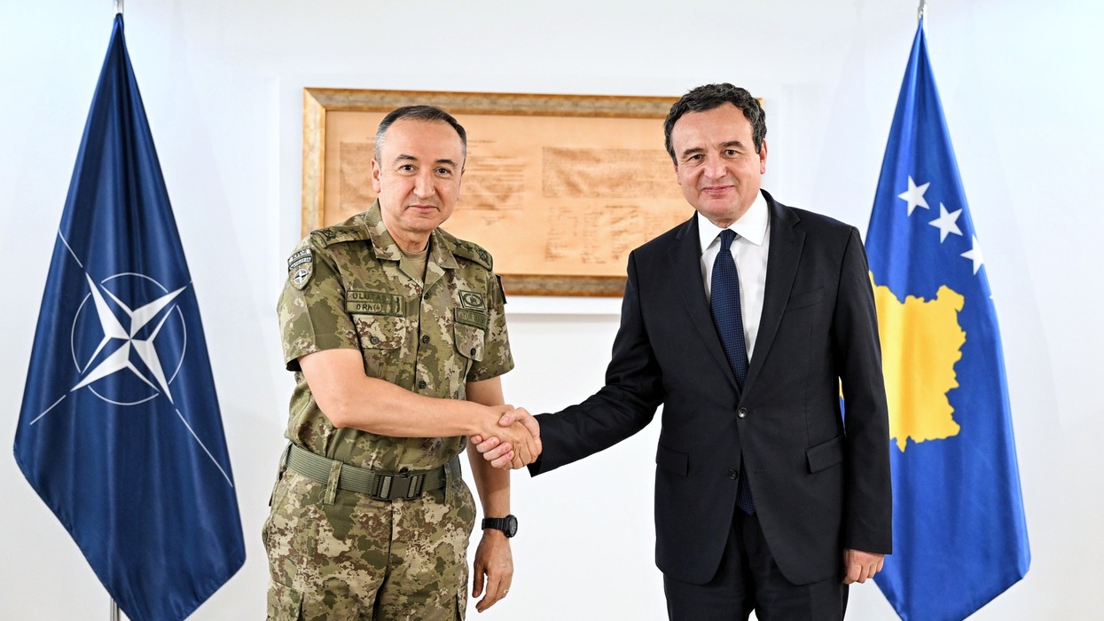 Kurti takohet me komandantin e KFOR-it, diskutohet situata e sigurisë në Kosovë dhe rajon