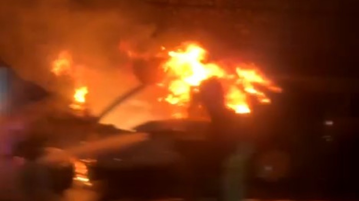 Përfshihet nga flakët një veturë në autostradën “Ibrahim Rugova”