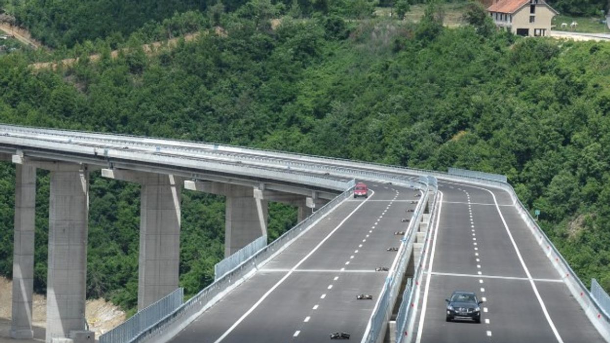 Temperaturat e larta, edhe sot kufizohet qarkullimi i kamionëve mbi 20 tonë në autoudhë Temperaturat e larta, edhe sot kufizohet qarkullimi i kamionëve mbi 20 tonë në autoudhë