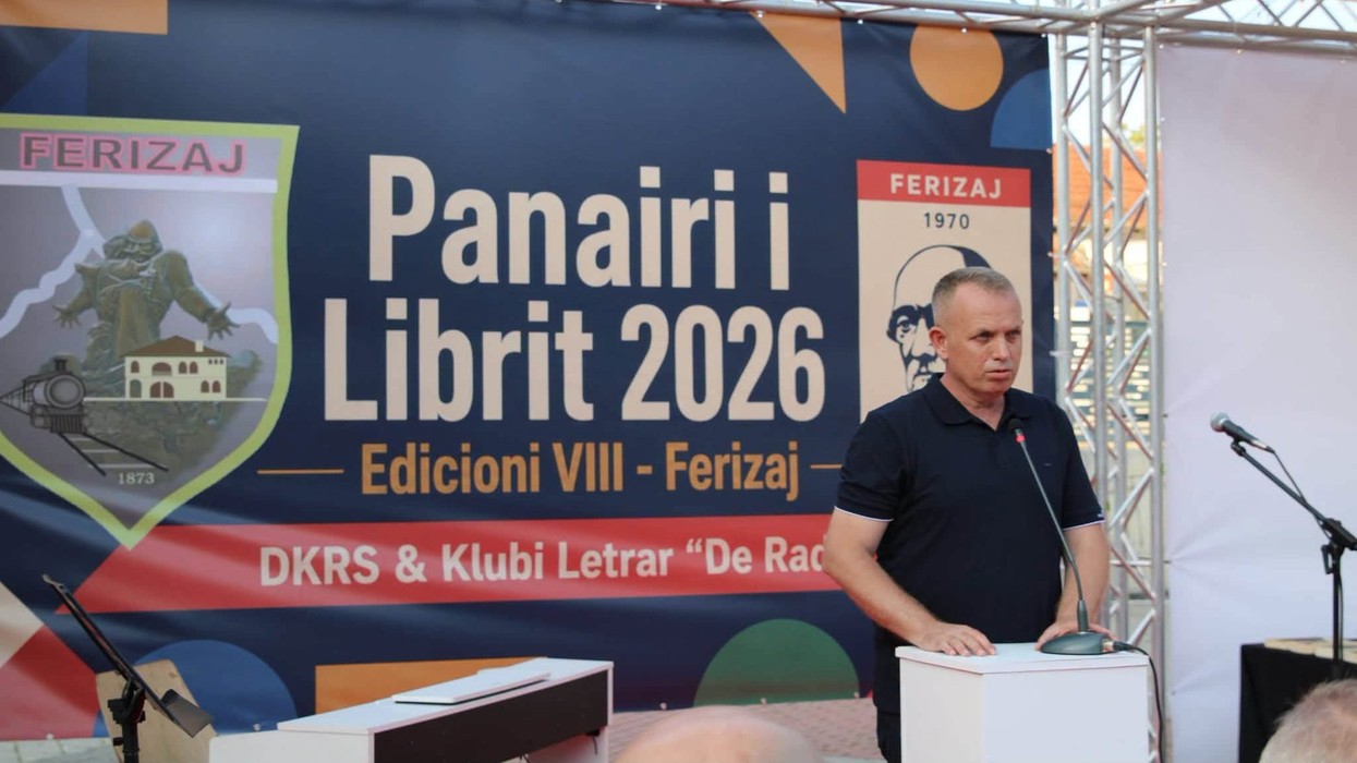 Hapet Panairi i Librit në Ferizaj, nis me promovimin e biografisë për Hashim Thaçin