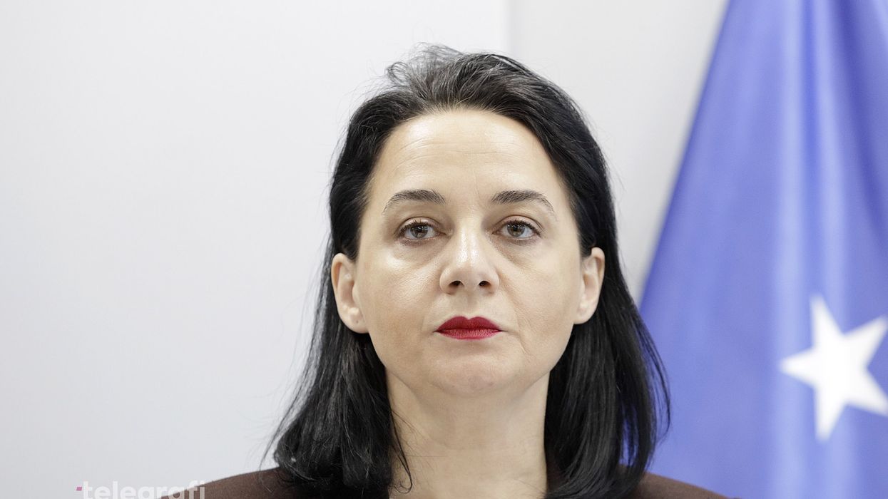 Reagon Pacolli e LVV-së: Presidenti nuk është i një partie, është i Republikës Reagon Pacolli e LVV-së: Presidenti nuk është i një partie, është i Republikës