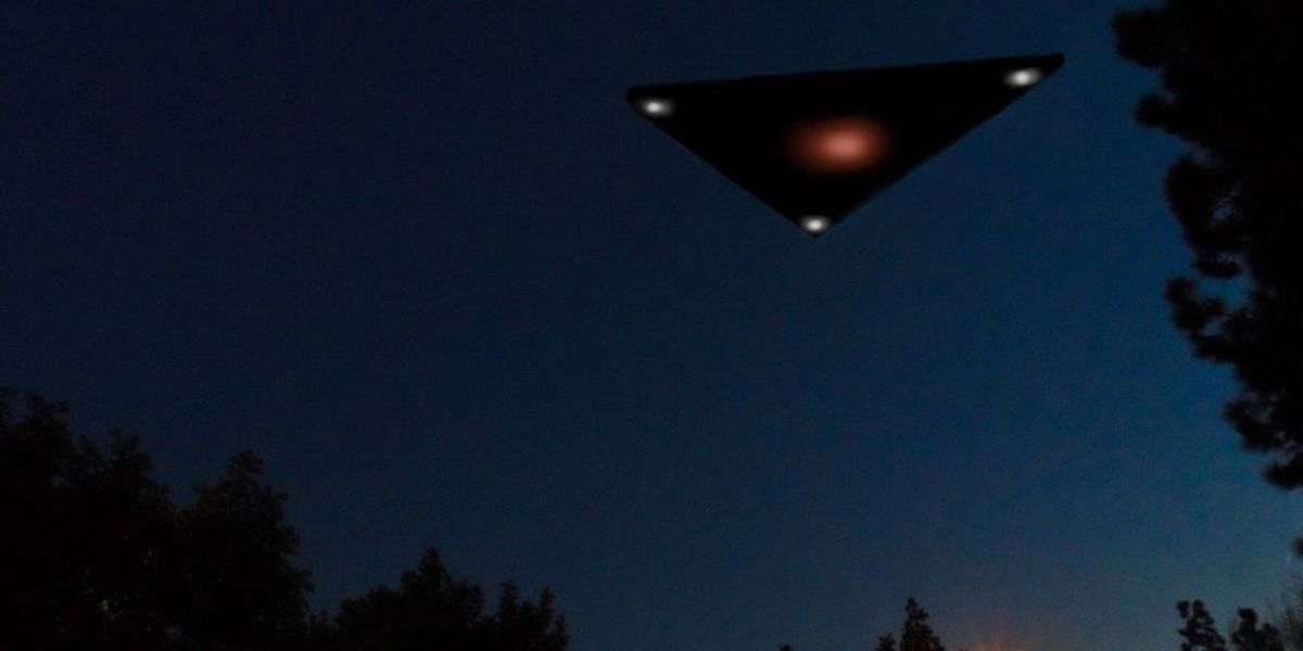 Pentagoni publikon dosje të reja për UFO: Një trekëndësh bllokoi qiellin në 2002 Pentagoni publikon dosje të reja për UFO: Një trekëndësh bllokoi qiellin në 2002