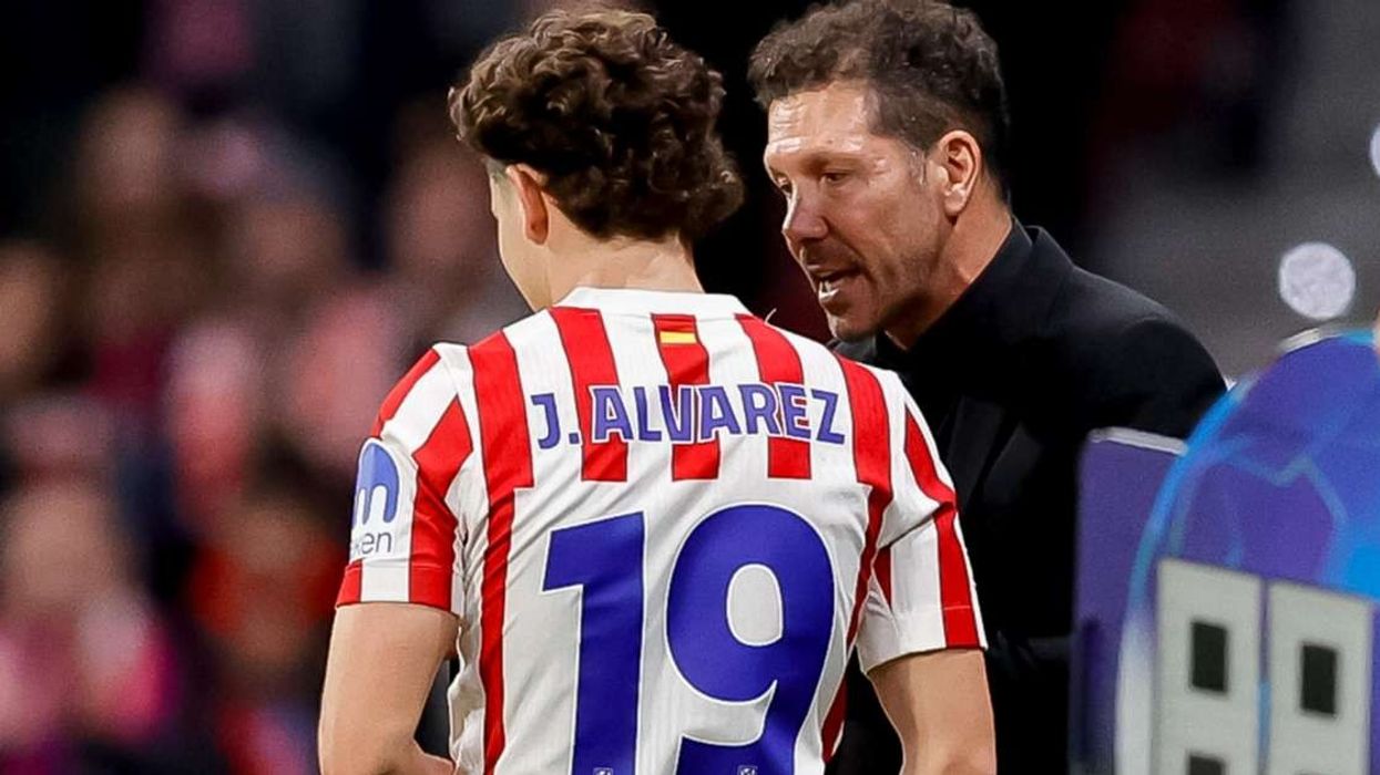 “Klubi mori një vendim”, Diego Simeone flet për të ardhmen e Julian Alvarez mes interesit të Barcelonës “Klubi mori një vendim”, Diego Simeone flet për të ardhmen e Julian Alvarez mes interesit të Barcelonës