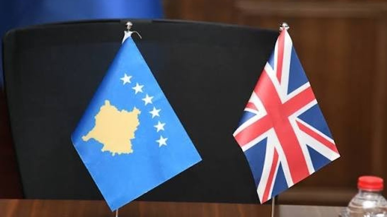 Ambasada britanike thirrje partive politike: Punoni bashkë për të mirën e qytetarëve të mrekullueshëm dhe partneritetit ndërkombëtar