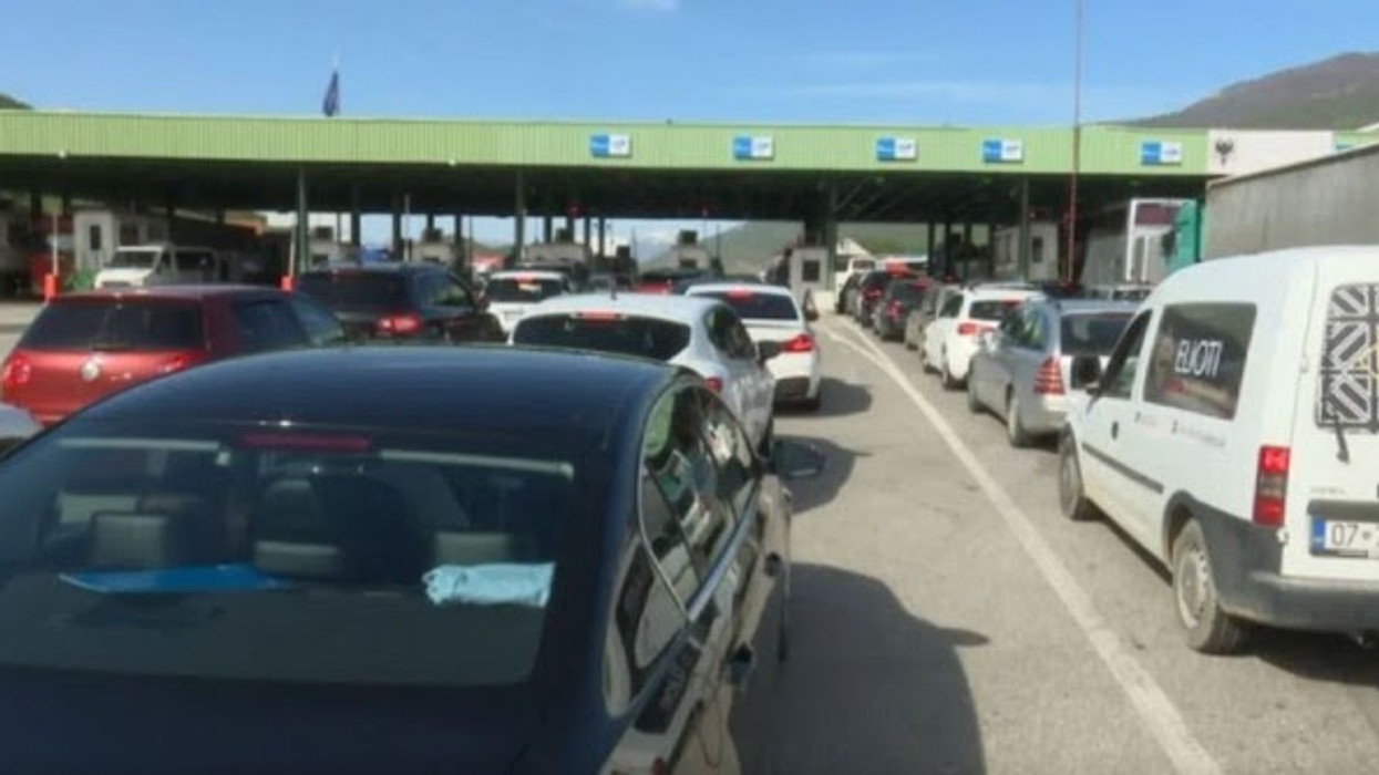 Pushues nga Kosova drejt Shqipërisë, në pikën kufitare të Morinit mbi 41 mijë hyrje për 12 orë