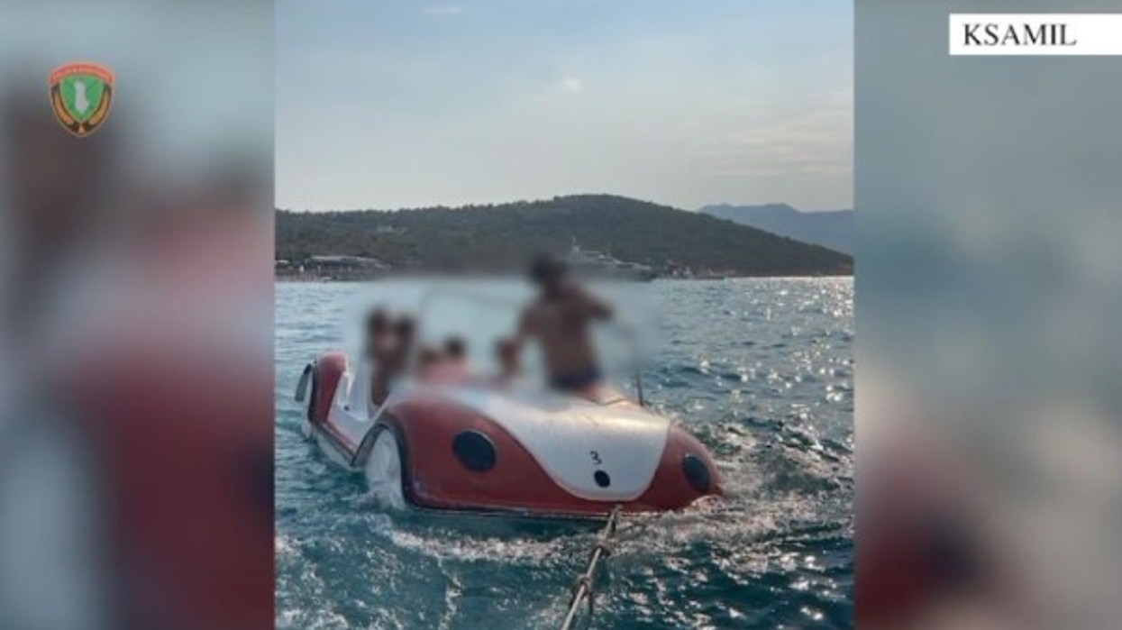 Në Ksamil rrezikuan të mbyteshin në det, Policia detare shpëton pesë turistë