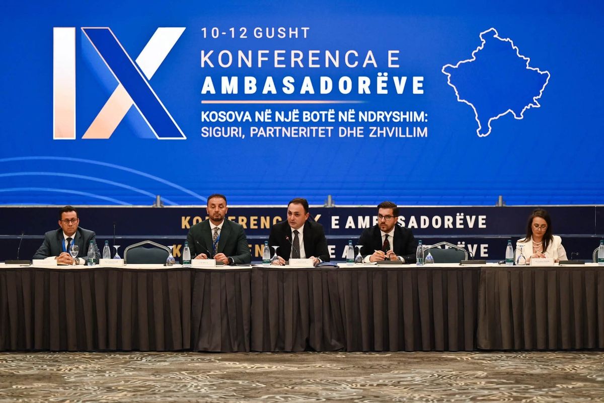 Drejtori i AKI-së, Petrit Ajeti, prezanton sfidat aktuale të sigurisë në Konferencën e Ambasadorëve Drejtori i AKI-së, Petrit Ajeti, prezanton sfidat aktuale të sigurisë në Konferencën e Ambasadorëve