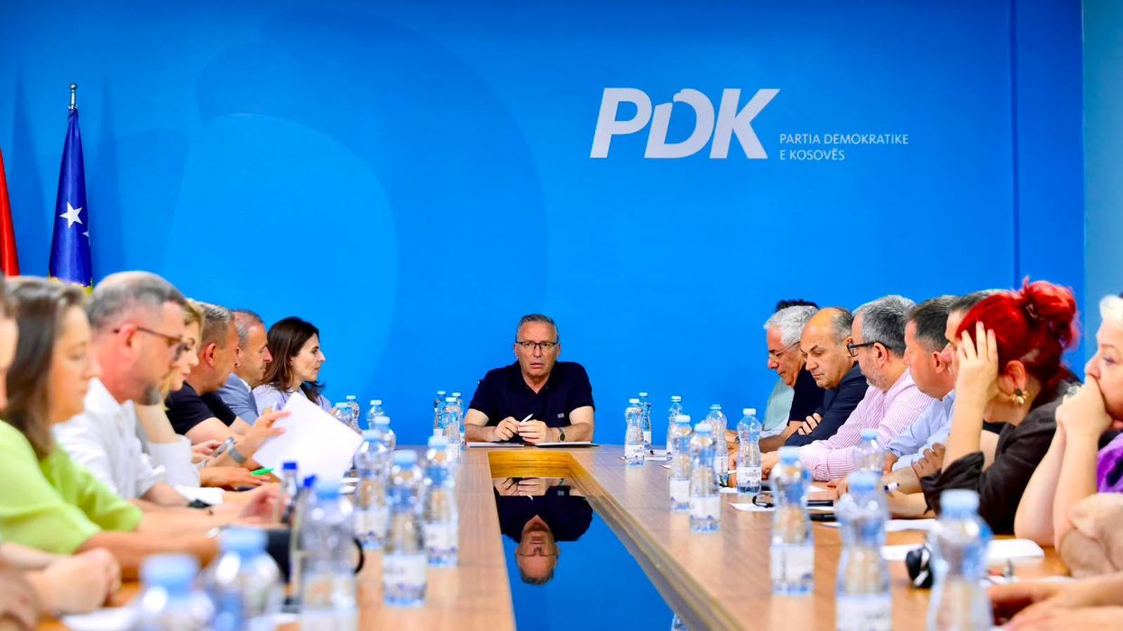 PDK: Vetëvendosje po rrënon rendin kushtetues, do ta mbrojmë shtetin me të gjitha mjetet PDK: Vetëvendosje po rrënon rendin kushtetues, do ta mbrojmë shtetin me të gjitha mjetet