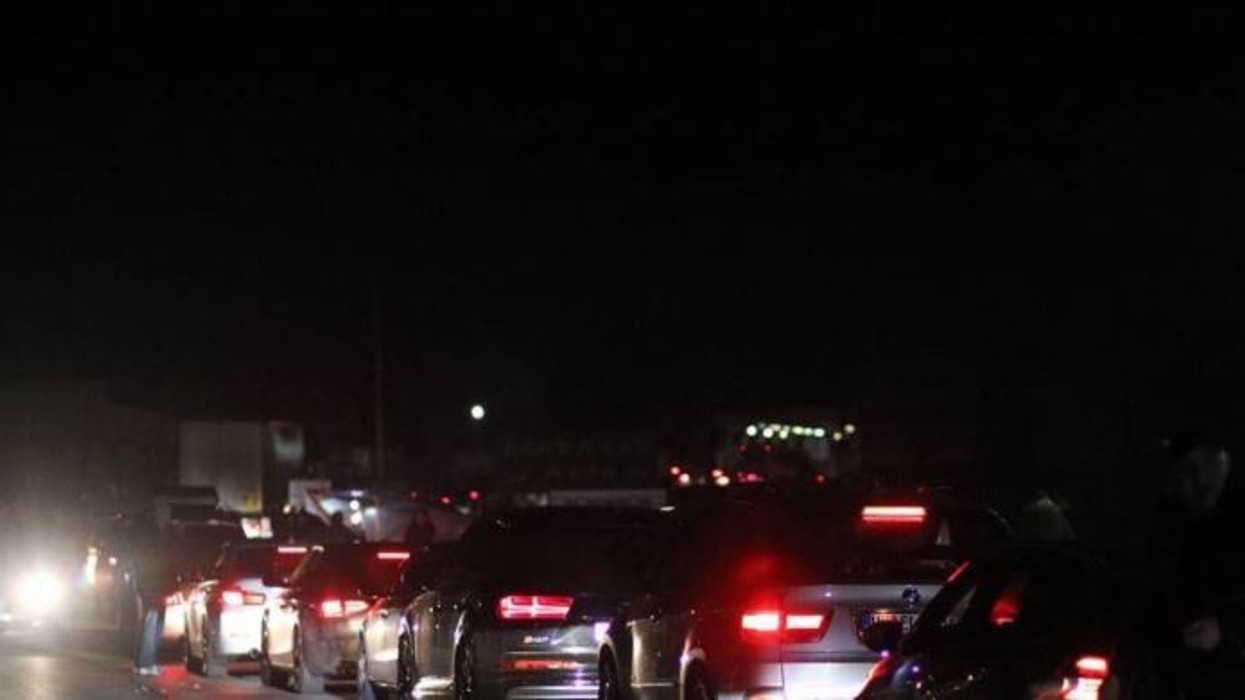 Pritje të gjata në kufi, deri në 60 minuta në Dheu i Bardhë dhe Muçibabë