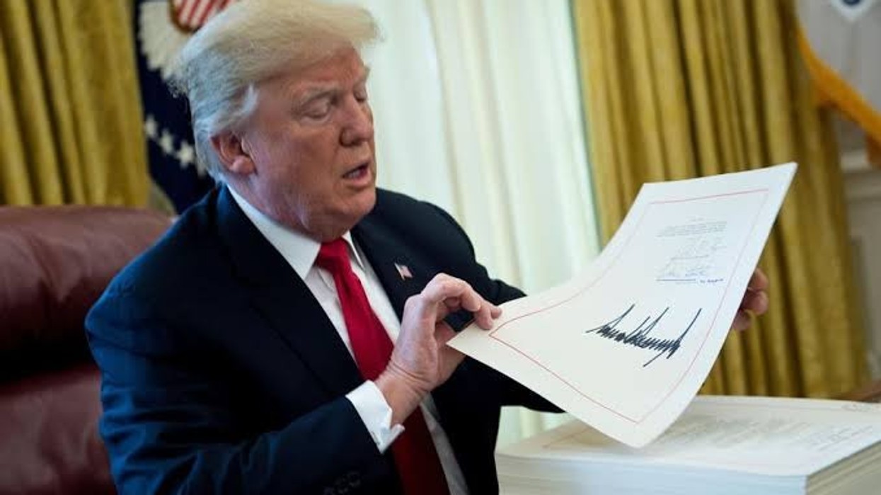 Trump gati të nënshkruajë urdhrin ekzekutiv, synon uljen e numrit të vaksinave të rekomanduara për fëmijë