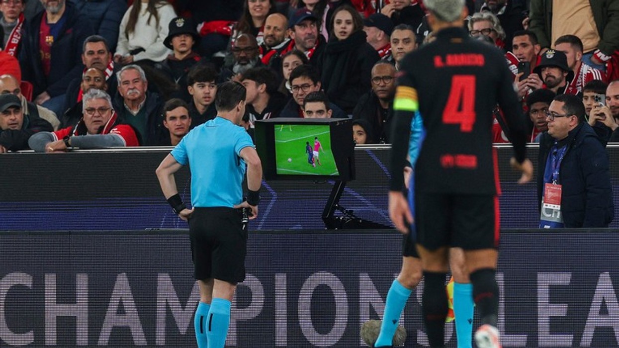 "Ky është futboll, jo PlayStation", UEFA dëshiron të zvogëlojë ndikimin e VAR-it
