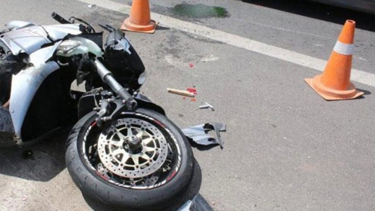 Aksident mes veturës dhe një motorri, vdes një person në Malishevë
