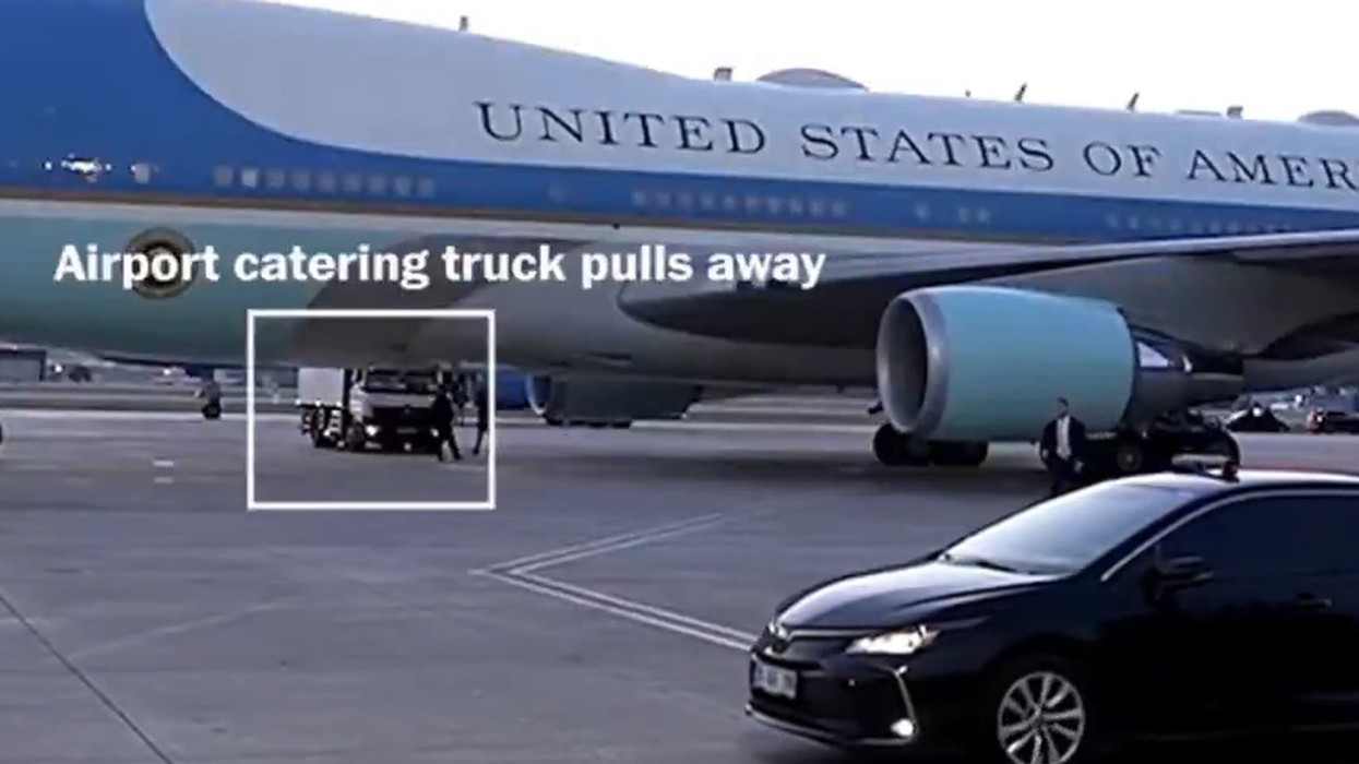Publikohet videoja e operacionit sekret të Trumpit në Ankara - shikoni se si u transferua me një kamion transporti në një aeroplan tjetër
