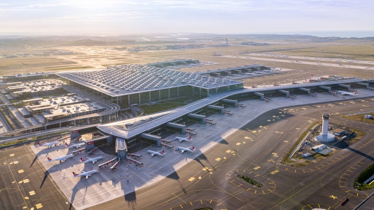 Aeroporti londinez humb pozitën e më të ngarkuarit në Evropë, Stambolli merr kryesimin