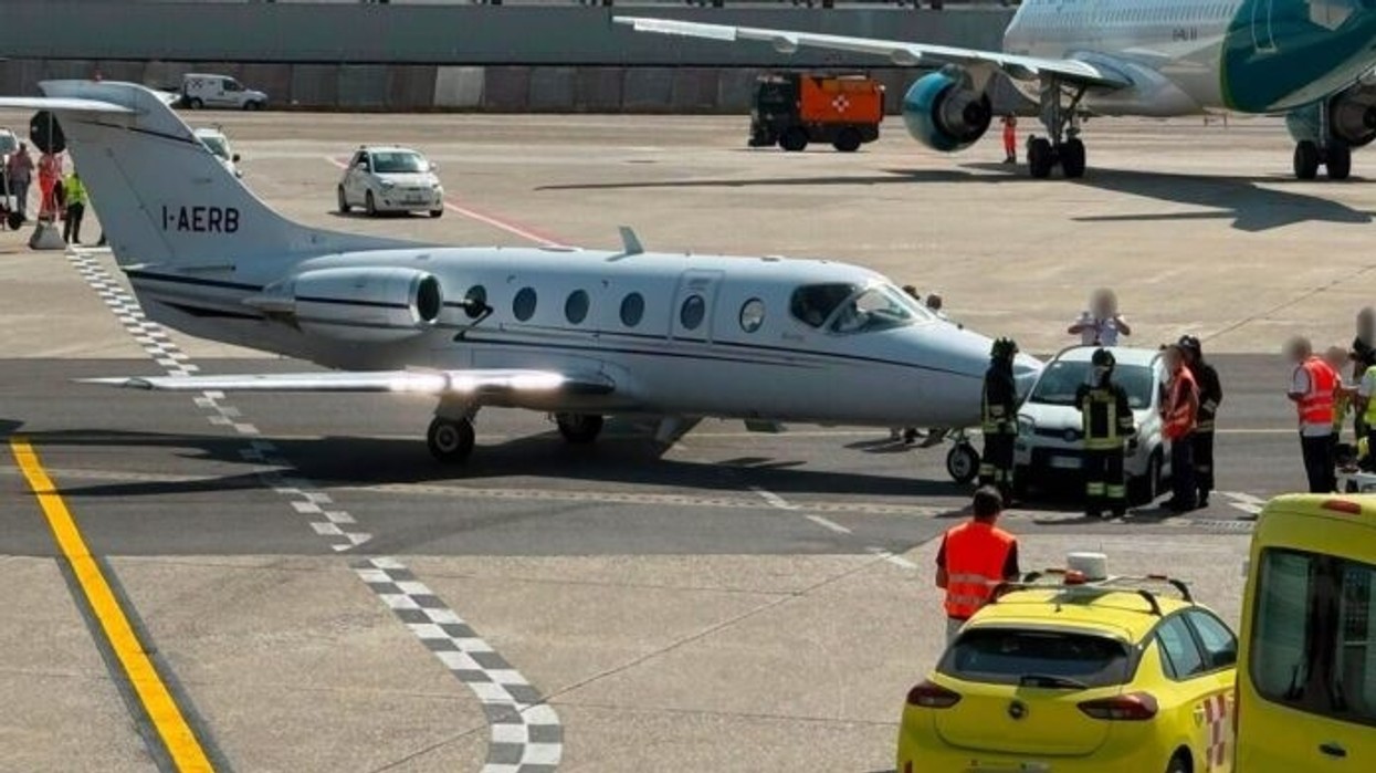 Vetura përplaset me një aeroplan në aeroportin e Milanos