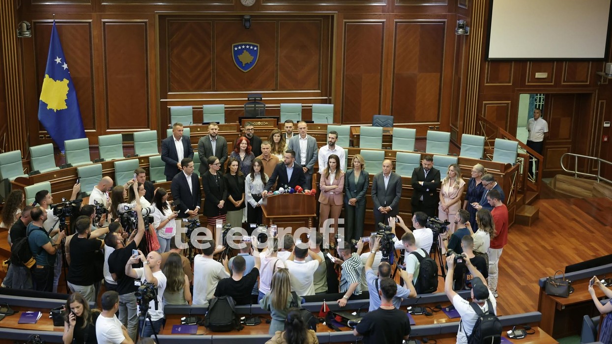 Çitaku: Dyert janë të mbyllura për deputetët në Kuvend, Haxhiu: Jo, jo, e hapur është