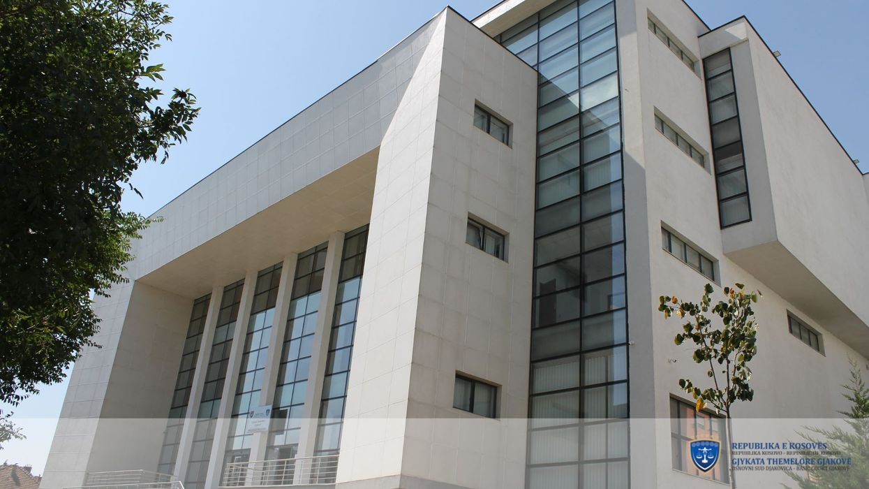 "E plagosi në këmbë", një muaj paraburgim për tre të pandehurit në Gjakovë