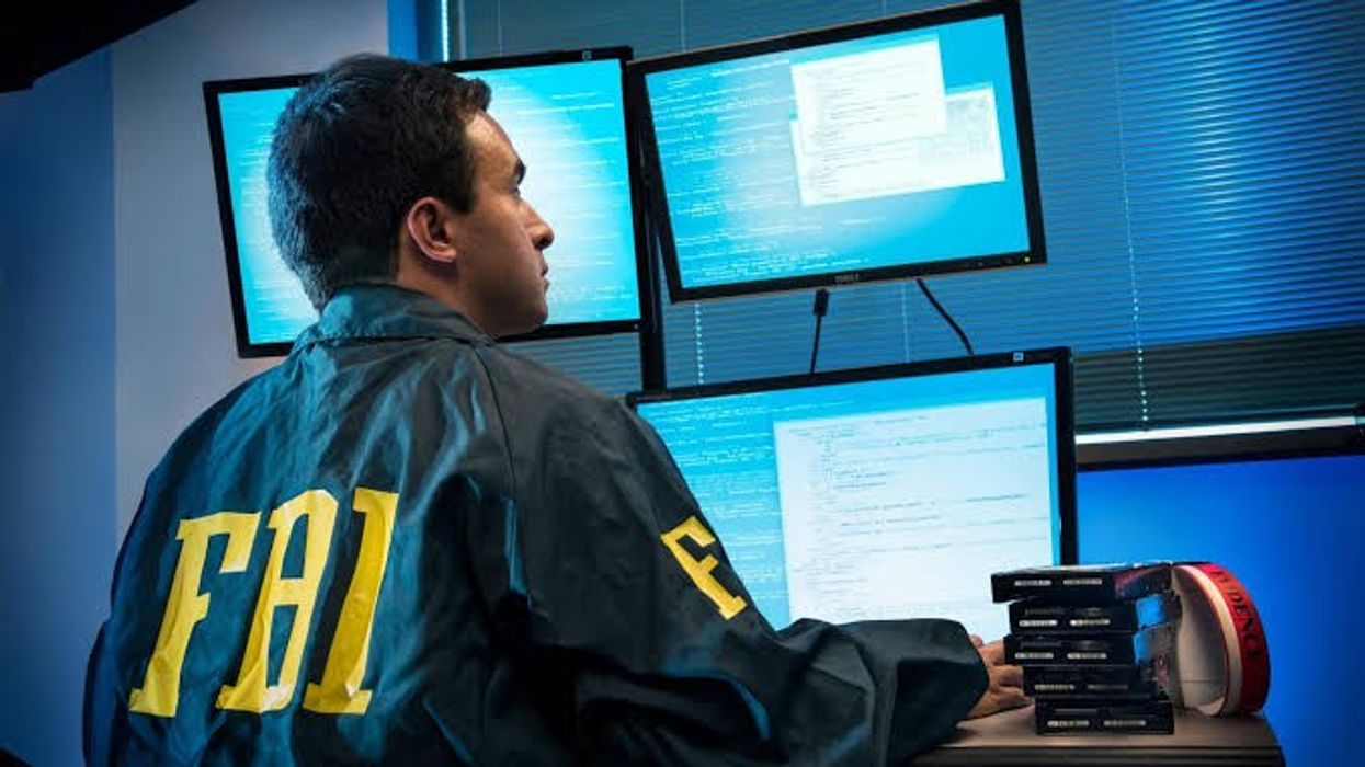 FBI ka lëshuar një paralajmërim urgjent: Kriminelët kibernetikë po hyjnë në llogari dhe po vjedhin imazhe intime FBI ka lëshuar një paralajmërim urgjent: Kriminelët kibernetikë po hyjnë në llogari dhe po vjedhin imazhe intime