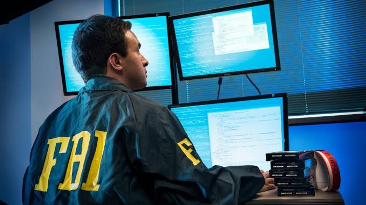 FBI ka lëshuar një paralajmërim urgjent: Kriminelët kibernetikë po hyjnë në llogari dhe po vjedhin imazhe intime