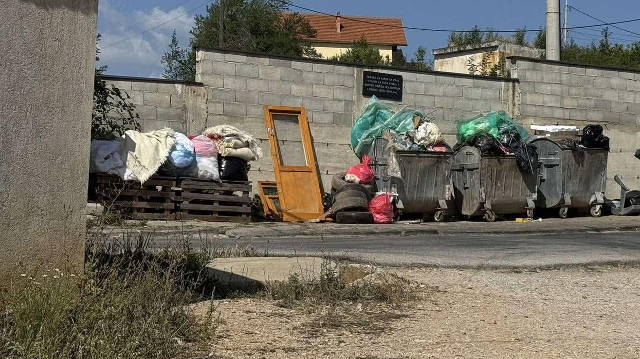 Qytetarët e Dragashit ankohen për mbeturinat: Çmimi u rrit, shërbimi mungon