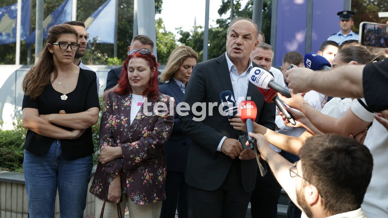 "Merreni Bedri Hamzën dhe ejani në takim", Manxhuka i LVV-së i bën thirrje PDK-së