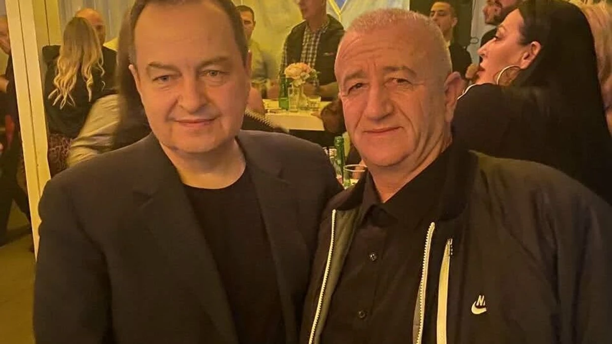 I arrestuari për spiunazh, në foto bashkë me Daçiqin