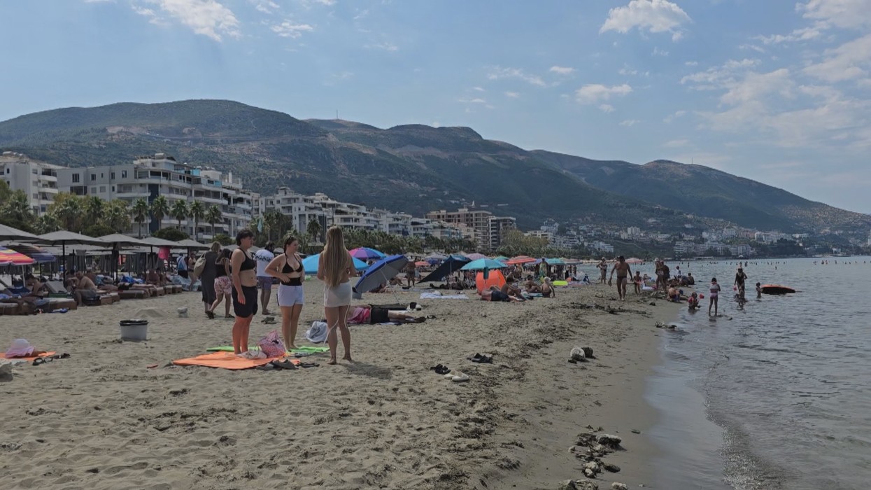Turistë nga Brazili dhe Argjentina dashurohen me Vlorën, mendojnë edhe të punojnë