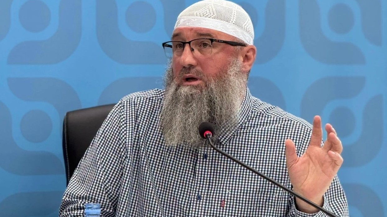 Predikuesi fetar nga Bosnja, Elvedin Peziq, shoqërohet nga Policia e Kosovës
