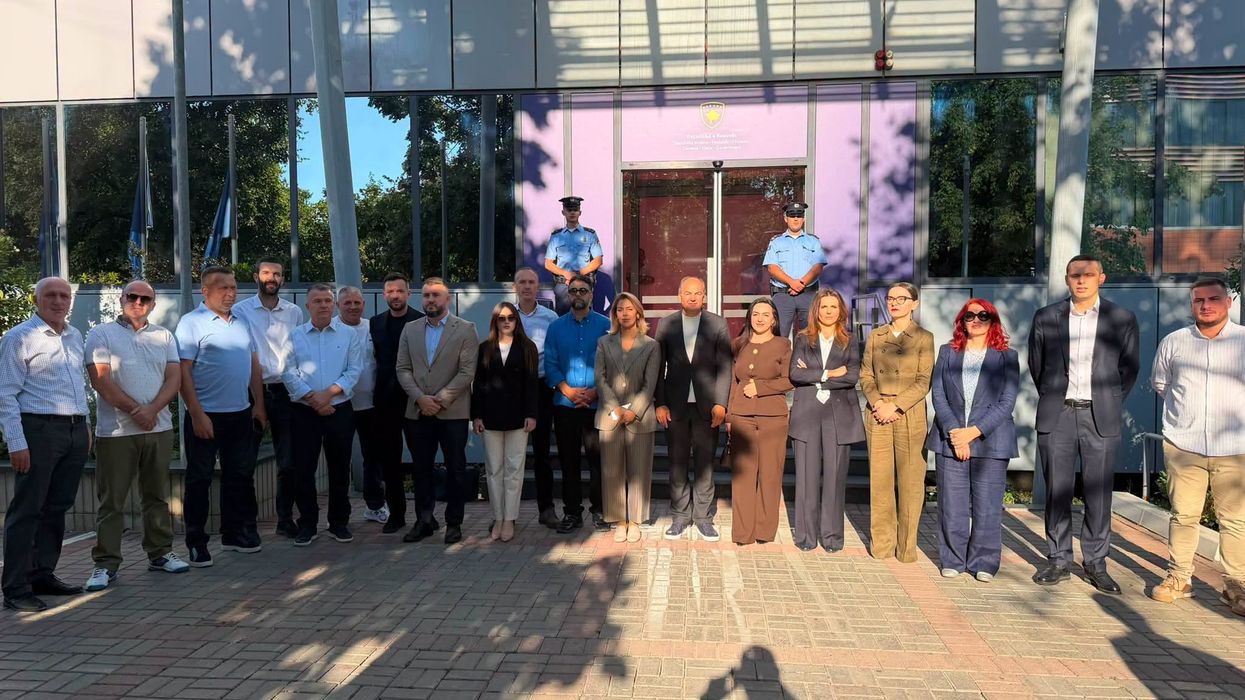 Deputetët e PDK-së sërish para Qeverisë: Do të vazhdojmë deri në rikthimin e rendit kushtetues Deputetët e PDK-së sërish para Qeverisë: Do të vazhdojmë deri në rikthimin e rendit kushtetues