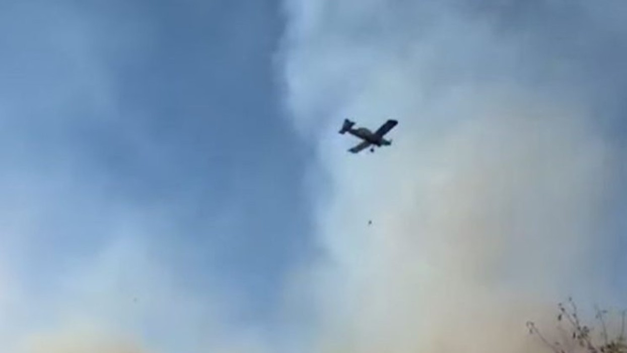 Dy avionë “Air Tractor” në aksion për shuarjen e zjarreve në Lurë