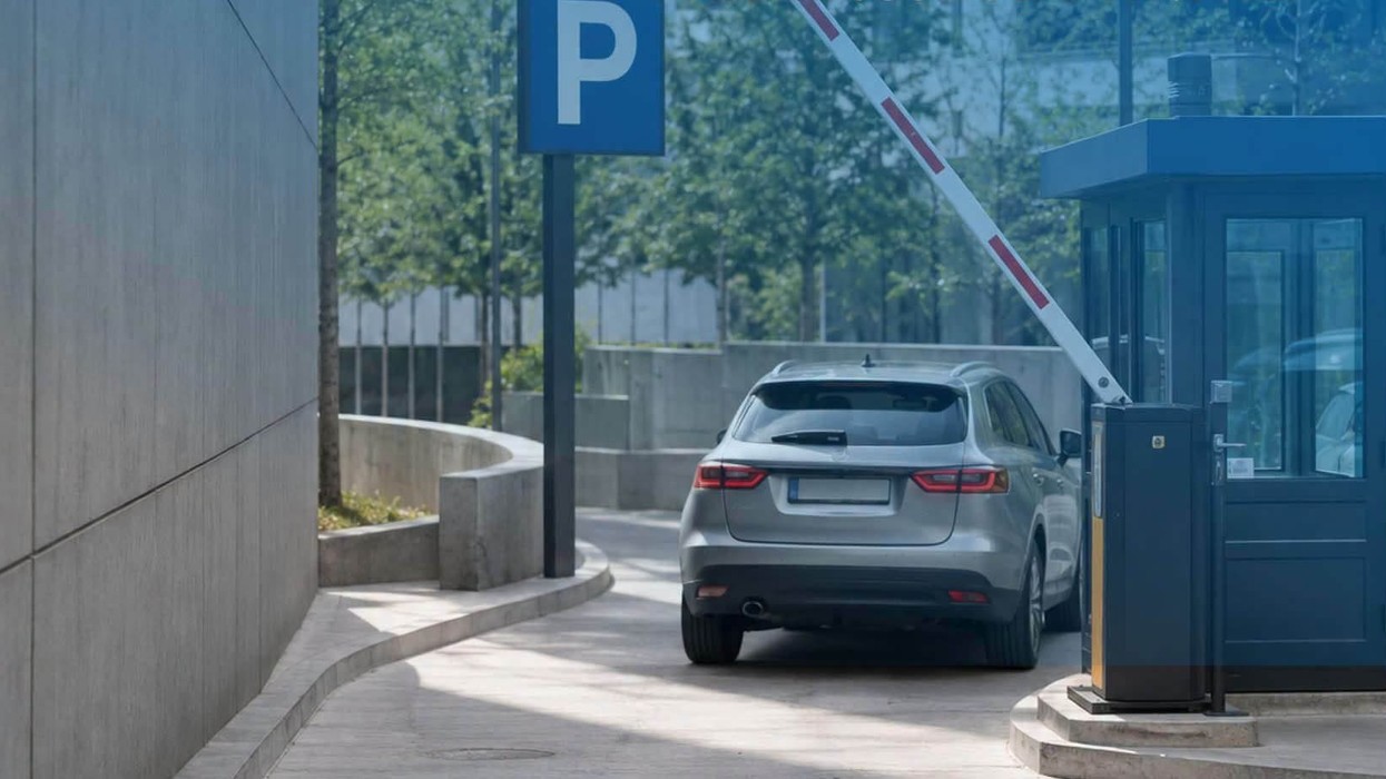 Komuna e Prishtinës fton parkingjet private të aplikojnë për leje deri më 31 gusht