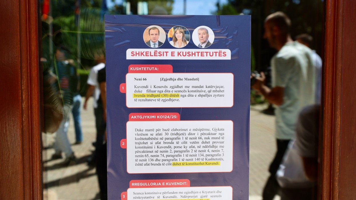 “Shkelësit e Kushtetutës”, RDK aksion para Kuvendit, Salihu: Asnjë parti dhe asnjë deputet nuk është mbi ligjin