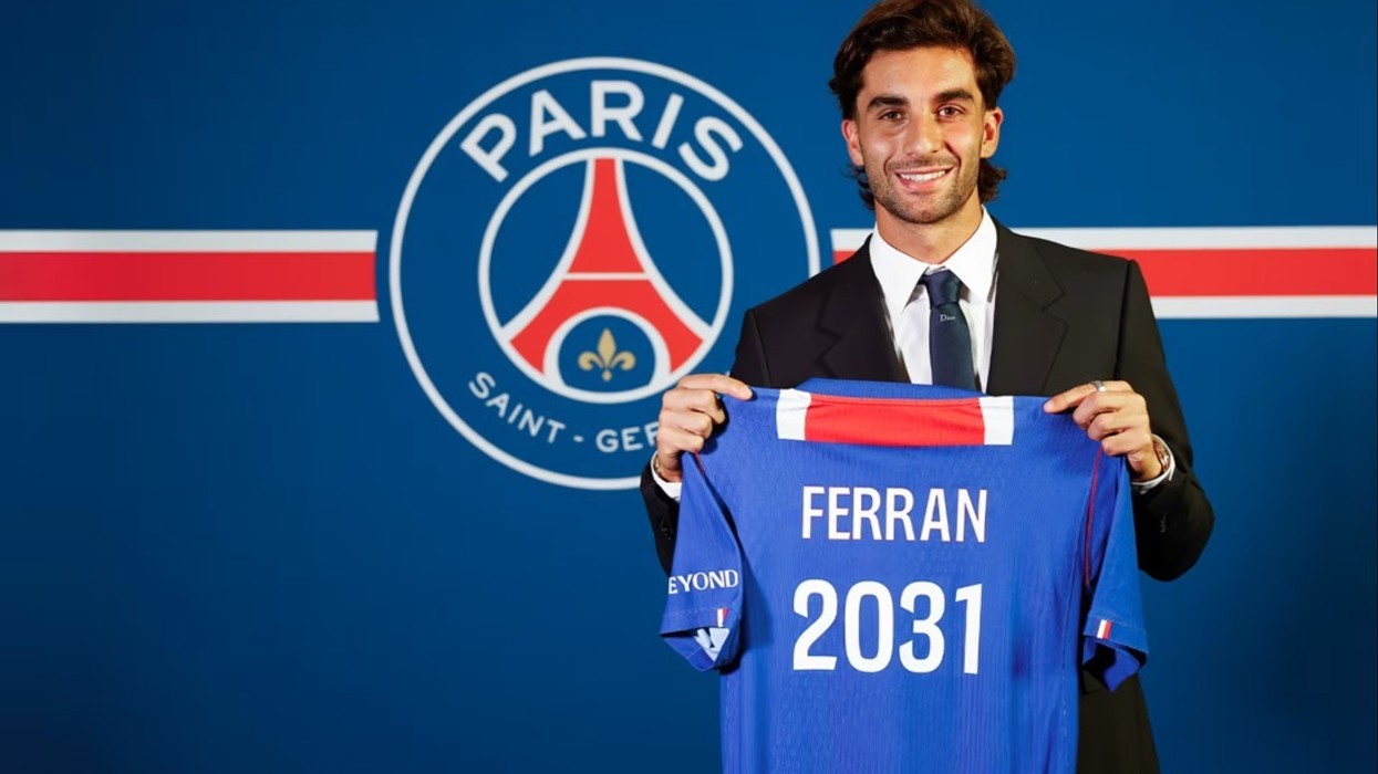Zyrtare: Ferran Torres, lojtar i ri i Paris Saint-Germain