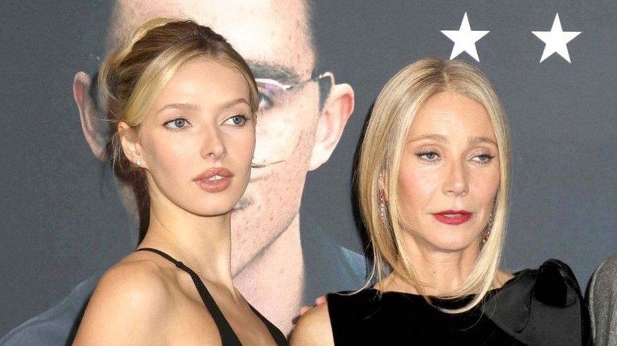 Gwyneth Paltrow dhe vajza e saj Apple pozojnë me bikini, shumë komentojnë për ngjashmërinë e tyre Gwyneth Paltrow dhe vajza e saj Apple pozojnë me bikini, shumë komentojnë për ngjashmërinë e tyre