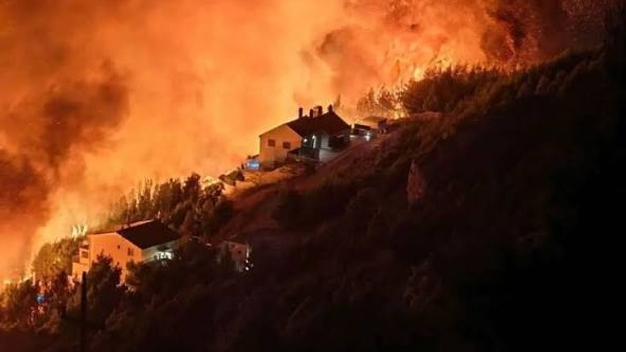 Skena apokaliptike në Kroaci, zjarret përfshijnë bregdetin, një i vdekur dhe 42 të lënduar Skena apokaliptike në Kroaci, zjarret përfshijnë bregdetin, një i vdekur dhe 42 të lënduar