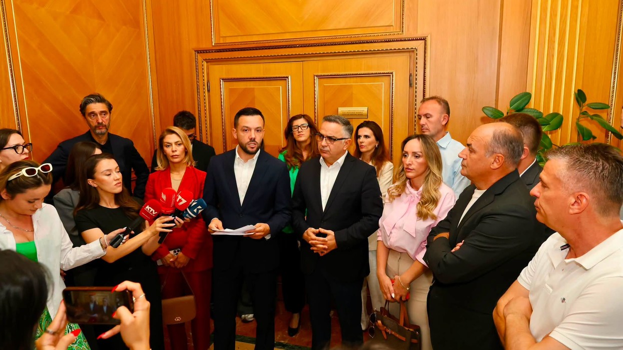 Tahiri: Kosova nuk mund të mbahet peng nga kalkulimet e Kurtit, askush nuk është mbi Kushtetutën