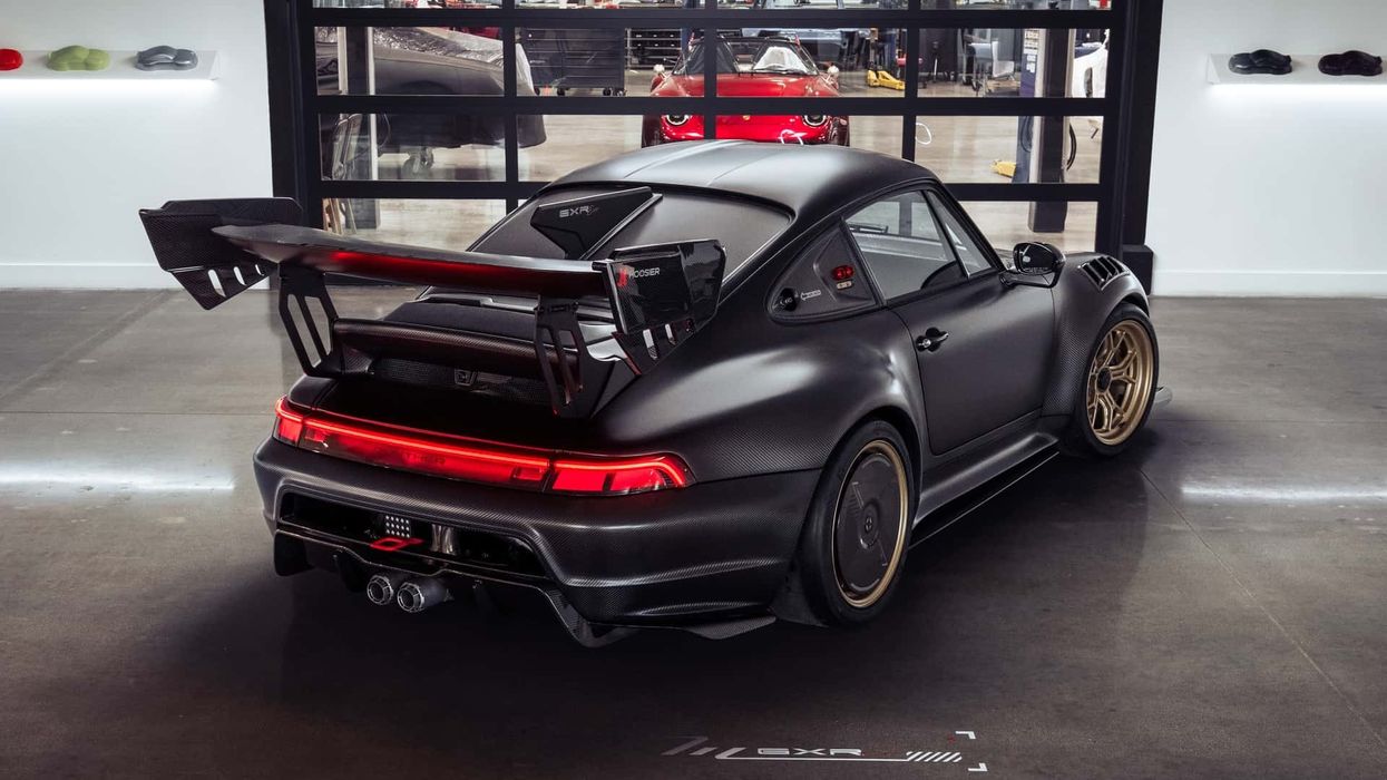 Vetëm 15 të tilla, vetura e bazuar në Porsche 993 që kushton 1.55 milionë dollarë Vetëm 15 të tilla, vetura e bazuar në Porsche 993 që kushton 1.55 milionë dollarë